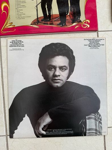 Vinyl bundle including The spinners, Jim Reeves, Glen Campbell, Johnny Mathis, John Denver and The 4 and only seeks