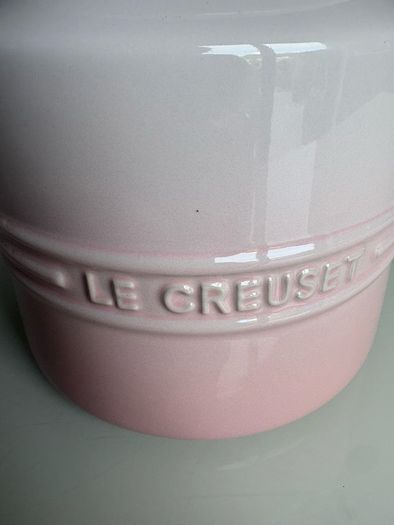 le creuset biscuit jar