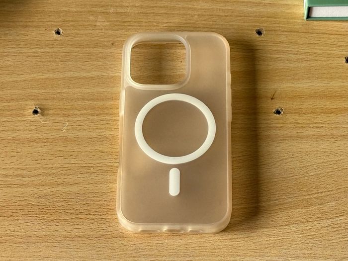 iPhone 16 Pro case translucent Magsafe