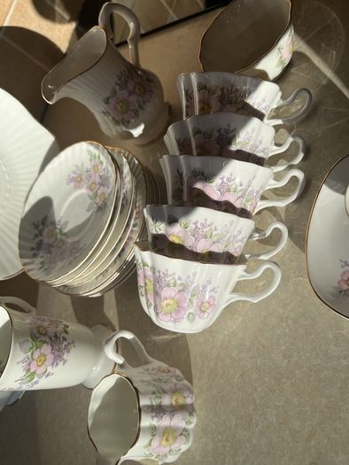Vintage Royal Tara 21 piece set Irish Blossom in Mint condition