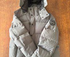Genuine Canada Goose Wyndham Parka in Graphite/Grey.