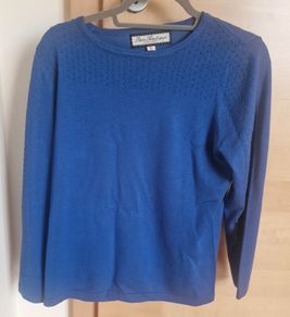 Blue knitted top NEW