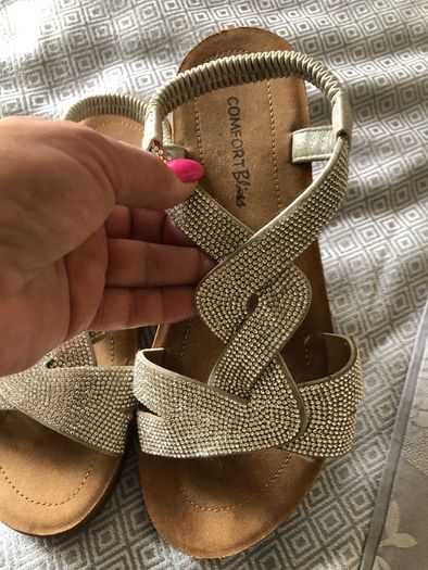 Ladies sandal size 5