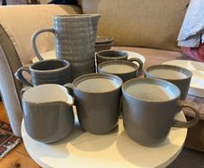 Grey 6 cups and 2 jugs/vase