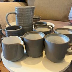 Grey 6 cups and 2 jugs/vase