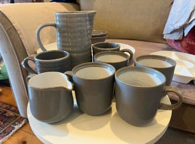 Grey 6 cups and 2 jugs/vase