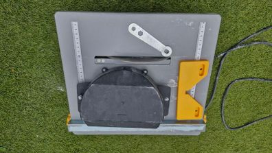 Tile cutter