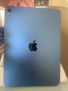 apple ipad 10.9 generation 2022 64gb including cover and Bluetooth keyboard as well as charging cable