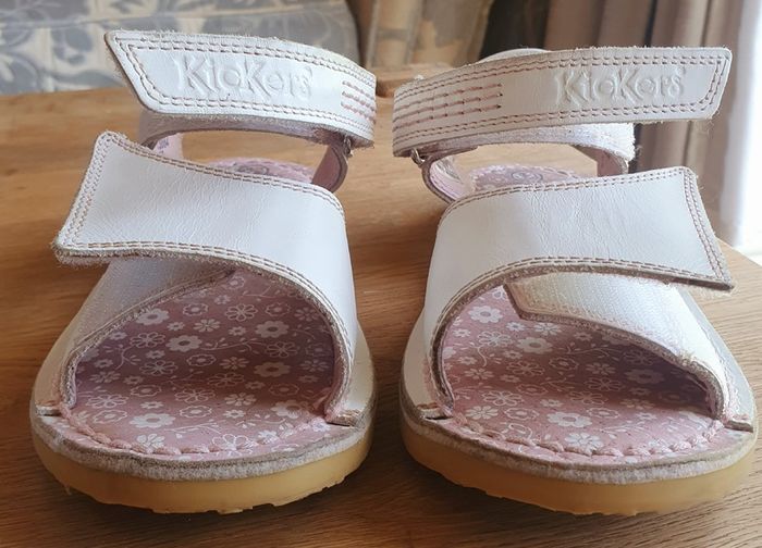 Great Girls White Kickers Sandals Size 13