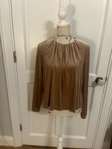 Gallery Velvet Top