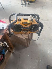 dewalt 110V radio