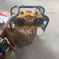 dewalt 110V radio
