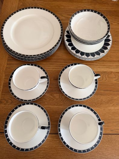 Aynsley Fine Bone China "Mozart" 20-Piece Dinner & Tea Set
