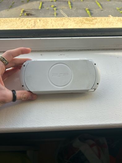 PSP E1000 white no box