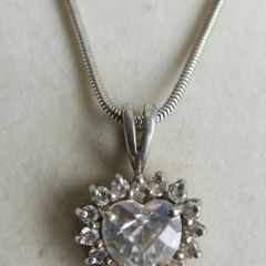Vintage 925 Sterling Silver Heart Shaped Cut Center Stone Stunning Love Themed Pendant Necklace length 16" - 9,5g