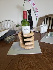 Wine bottle stand