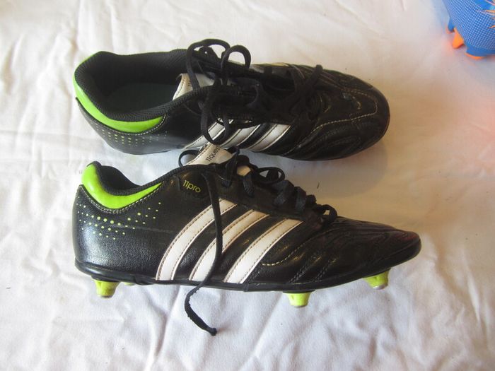 ADIDAS   Soccer boots   size 5
