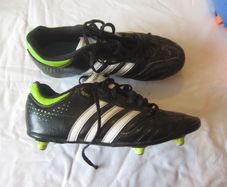 ADIDAS   Soccer boots   size 5