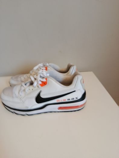 Nike shoes air max