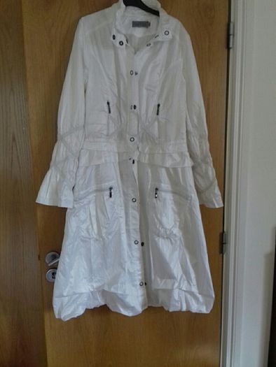 ladies light  Summer coat (brand new)..