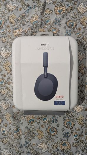 Sony Headphones XM5 LIKE NEW
