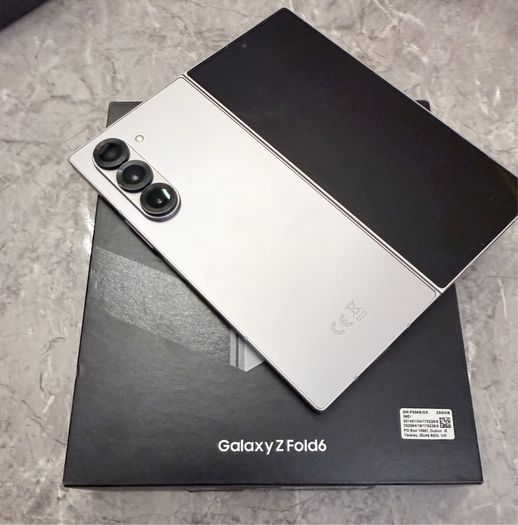 samsung galaxy fold 6 silver color 256gb 12gb ram very fast phone