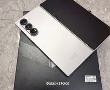 samsung galaxy fold z6 silver color 256gb 12gb ram very fast phone