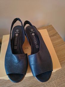pavers  sandals
