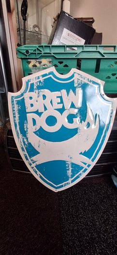 Tin sign