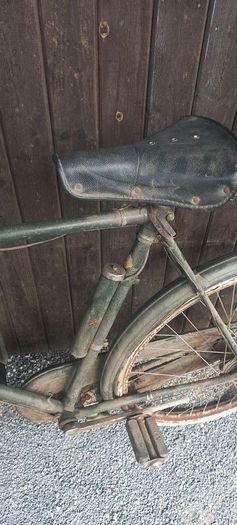 Antique Raleigh Roadster Bicycle  all originals for restoration project all works just needs tyres great original piece for the collection solid bike gears all work too