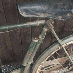 Antique Raleigh Roadster Bicycle  all originals for restoration project all works just needs tyres great original piece for the collection solid bike gears all work too