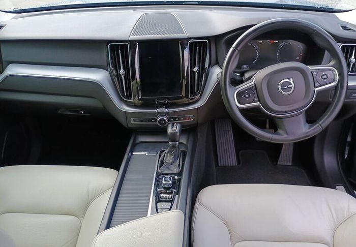 202 Volvo Xc60 D4 Momentum 5dr Automatic - Grey