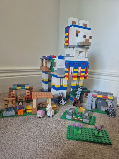 Minecraft Llama Lego set