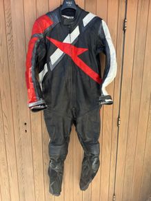 motorcycle suit leather in good condition. Size uk 46