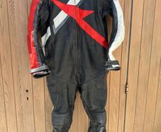 motorcycle suit leather in good condition. Size uk 46