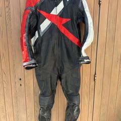 motorcycle suit leather in good condition. Size uk 46