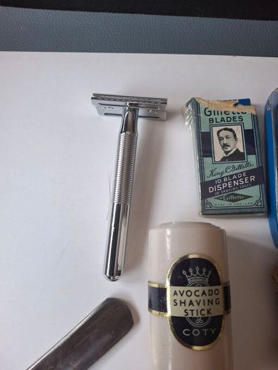 A Job Lot Of Vintage Shaving Razors & Blades + Brush Cut Throat Razor