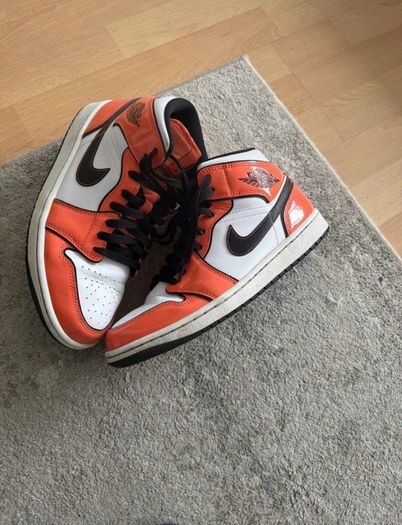 Jordan 1 Mid