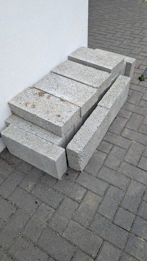 4" concrete blocks (Qty: 19)