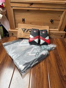 Brand new boxing bag bracket chain & Gloves
