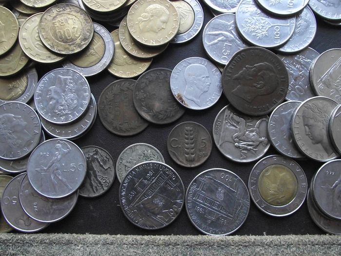 A Lot of 670 grams of Italian coins