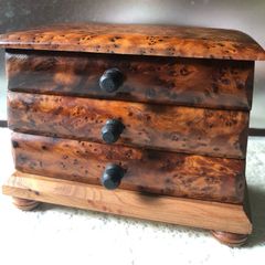 Thuja wood jewellery box