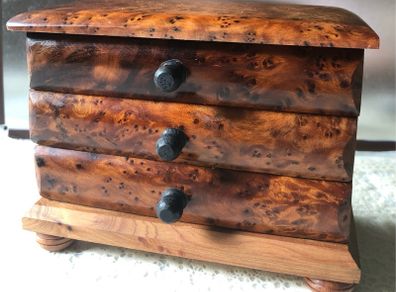 Thuja wood jewellery box