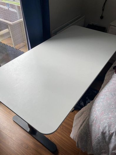 computer desk perfect condition, sit or stand adjustable height