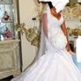 Mermaid lace wedding dress Image 7