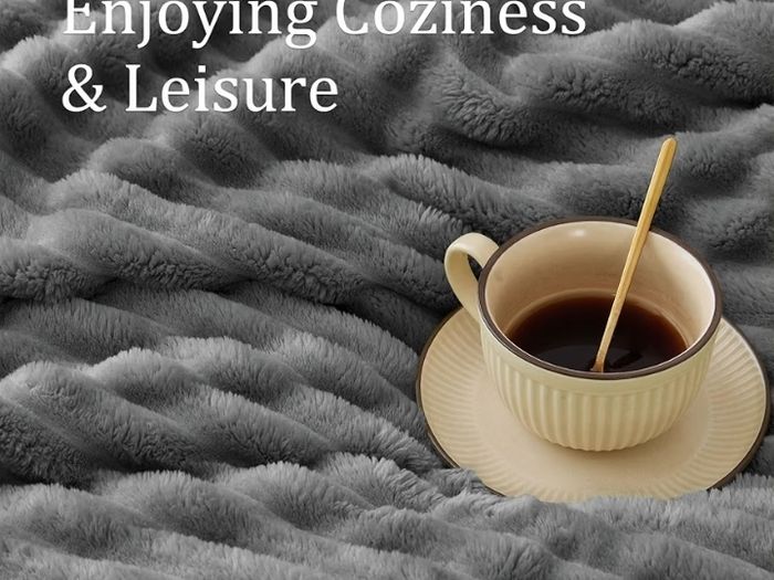 Fluffy Fleece Blanket Cosy Soft Throw, 127x152 cm, Grey  Striped Design, Decorative for Sofa Bed Couch, Warm Gifts for Women and Girls