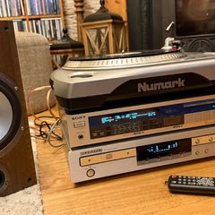 Audio set with speakers