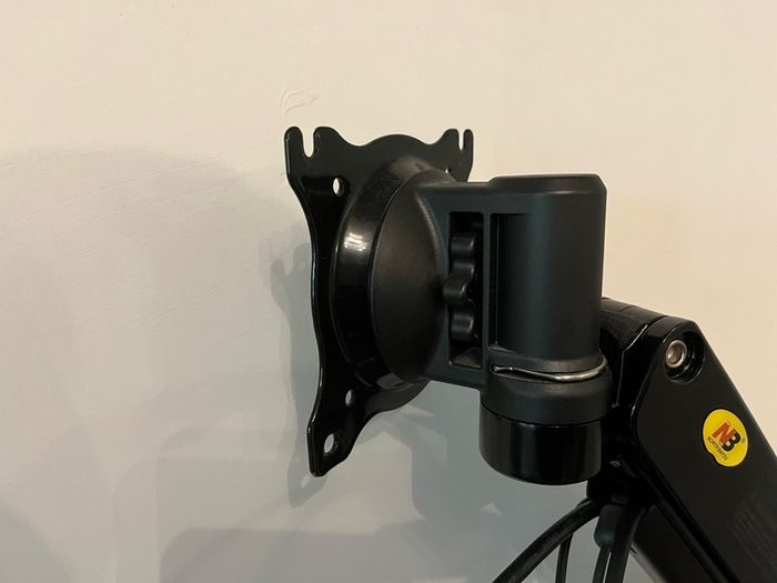 NB North Bayou F37 Full Motion Gas Strut Monitor Arm (24"-37", 4-12kg) + USB Ports