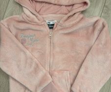 Hoodie with cat on the hoodie