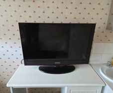 Samsung 32" LCD TV